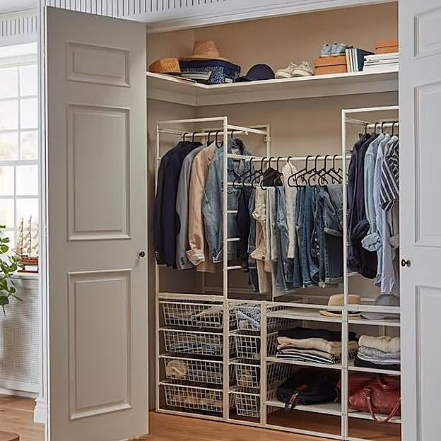 Los armarios empotradros son perfectos porque no ocupan apenas espacio en un dormitorio pequeño.