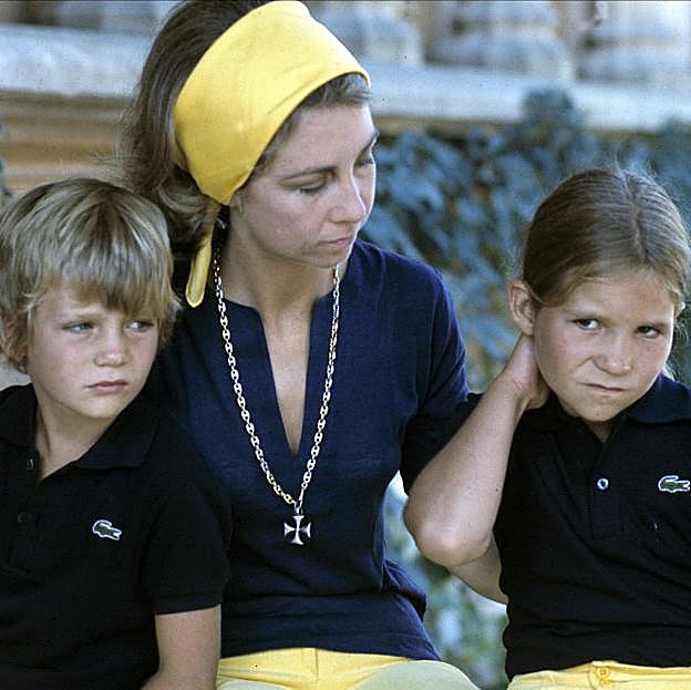 ¿De verdad eran felices en Marivent? Así eran las vacaciones en Mallorca de la familia real durante la infancia de Felipe, Elena y Cristina