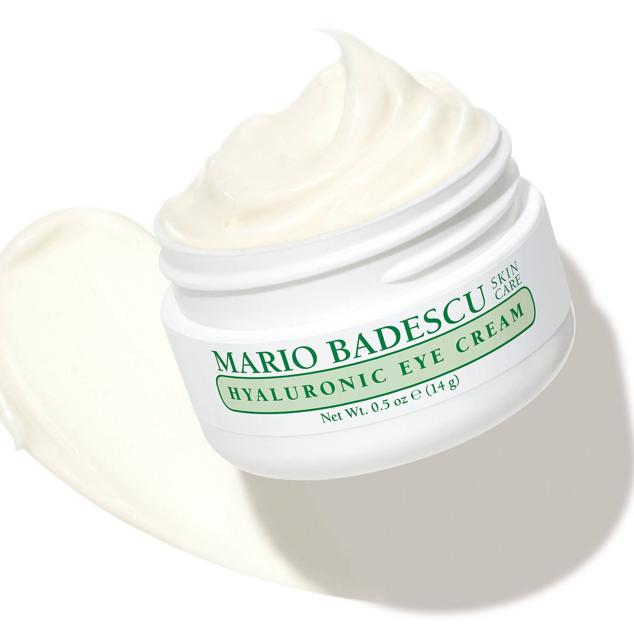 La Crema para el Contorno de los Ojos con Ácido Hialurónico de Mario Badescu nutre la piel en profundidad.