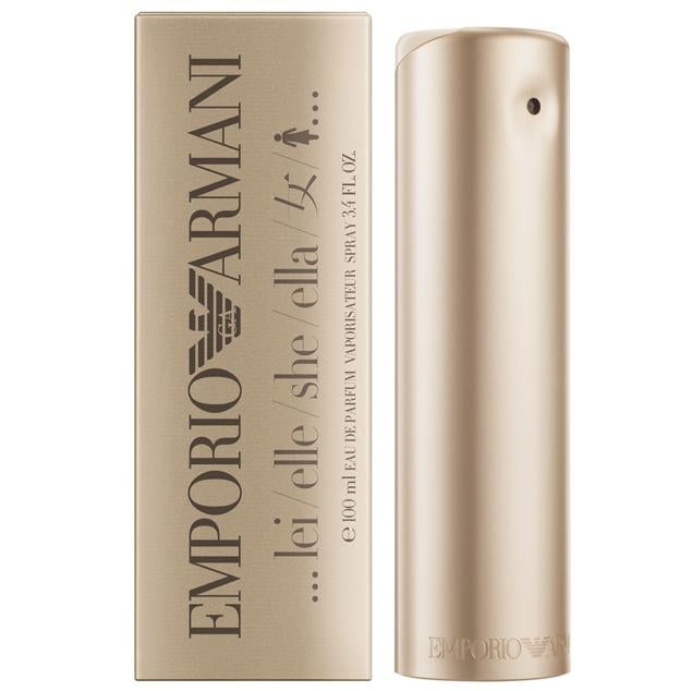 Este polvo de ámbar floral cuenta una historia magnética de ternura, sensualidad e intimidad. Una mezcla fresca de delicado heliotropo floral y pera jugosa conectada a un moderno acuerdo de madera de cedro. Una fragancia sensual y ternura absoluta. Es de Emporio Armani. Precio: 47,65 €.