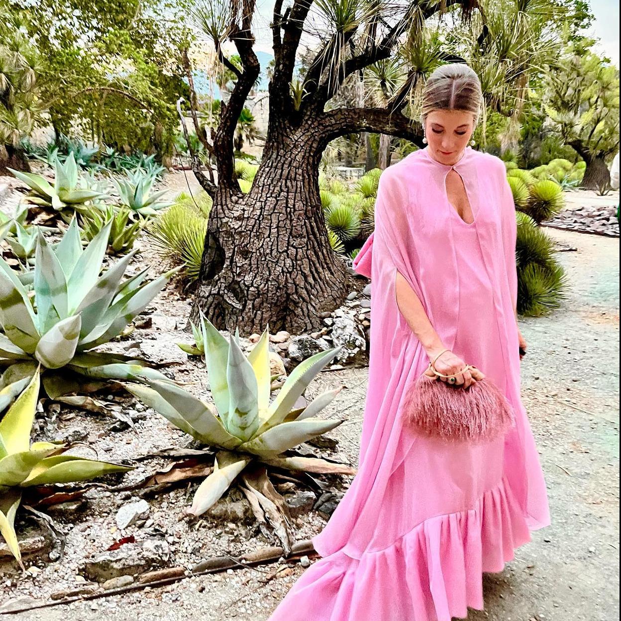 Inés de Cominges con bolsito de Laia Alen en la boda de su hermano, Beltrán de Cominges, en México.