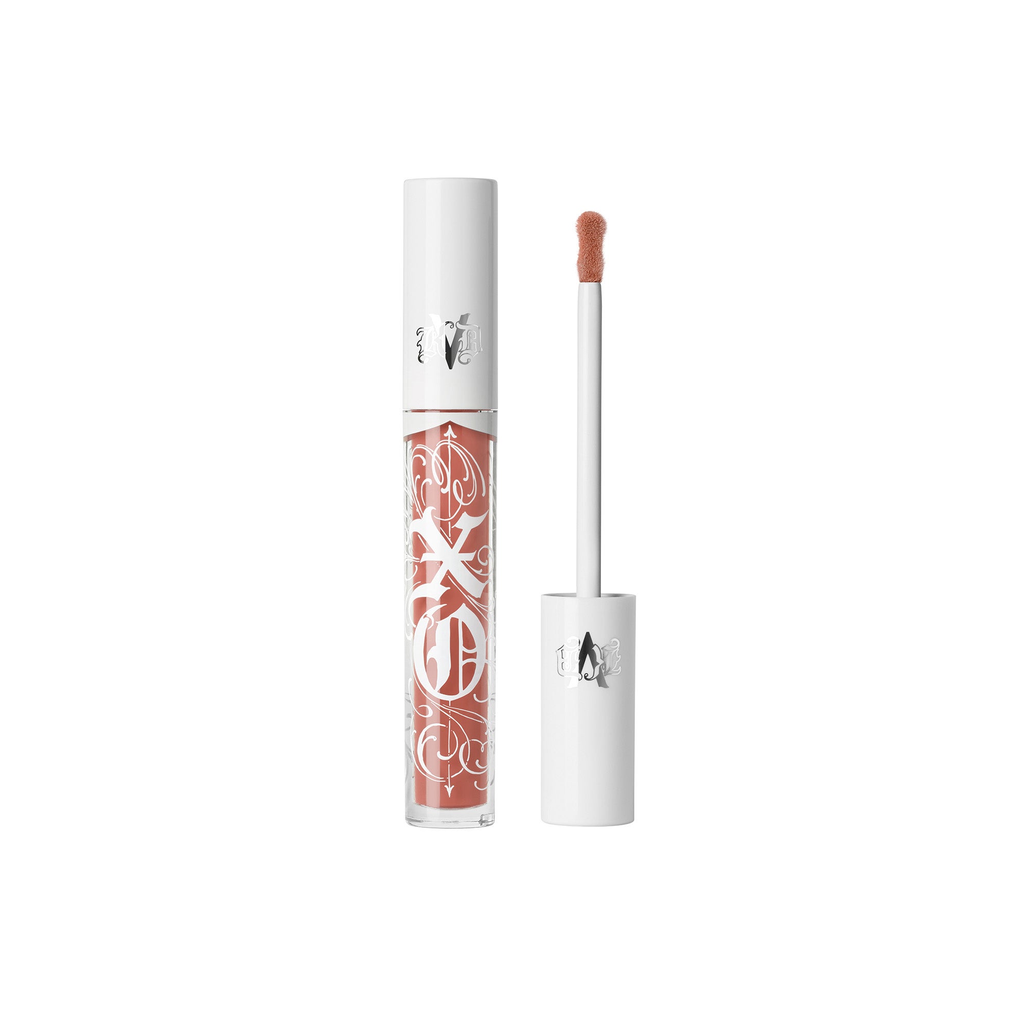 Xo Lip es el nuevo labial en formato gloss de la firma vegana. Con una textura cremosa muy confortable, sin ser pegajosa, se consigue un brillo extremo en el labio sin necesidad de purpurina. Su tono es discreto para poder llevarlo tanto en el día a día como en looks en los que no quieres destacar excesivamente el labio. (19,99 euros)