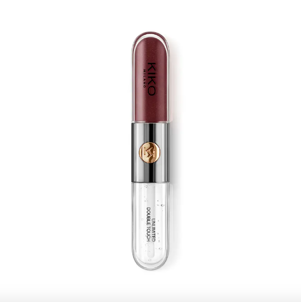 Con este labial líquido de dos pasos conseguirás unos labios con formato gloss de larga duración. Con el primer paso aplicarás un color de alto impacto a los labios, mientras que con el segundo conseguirás un acabado luminoso y brillante. Su fórmula es de acción emoliente. (8,99 euros)