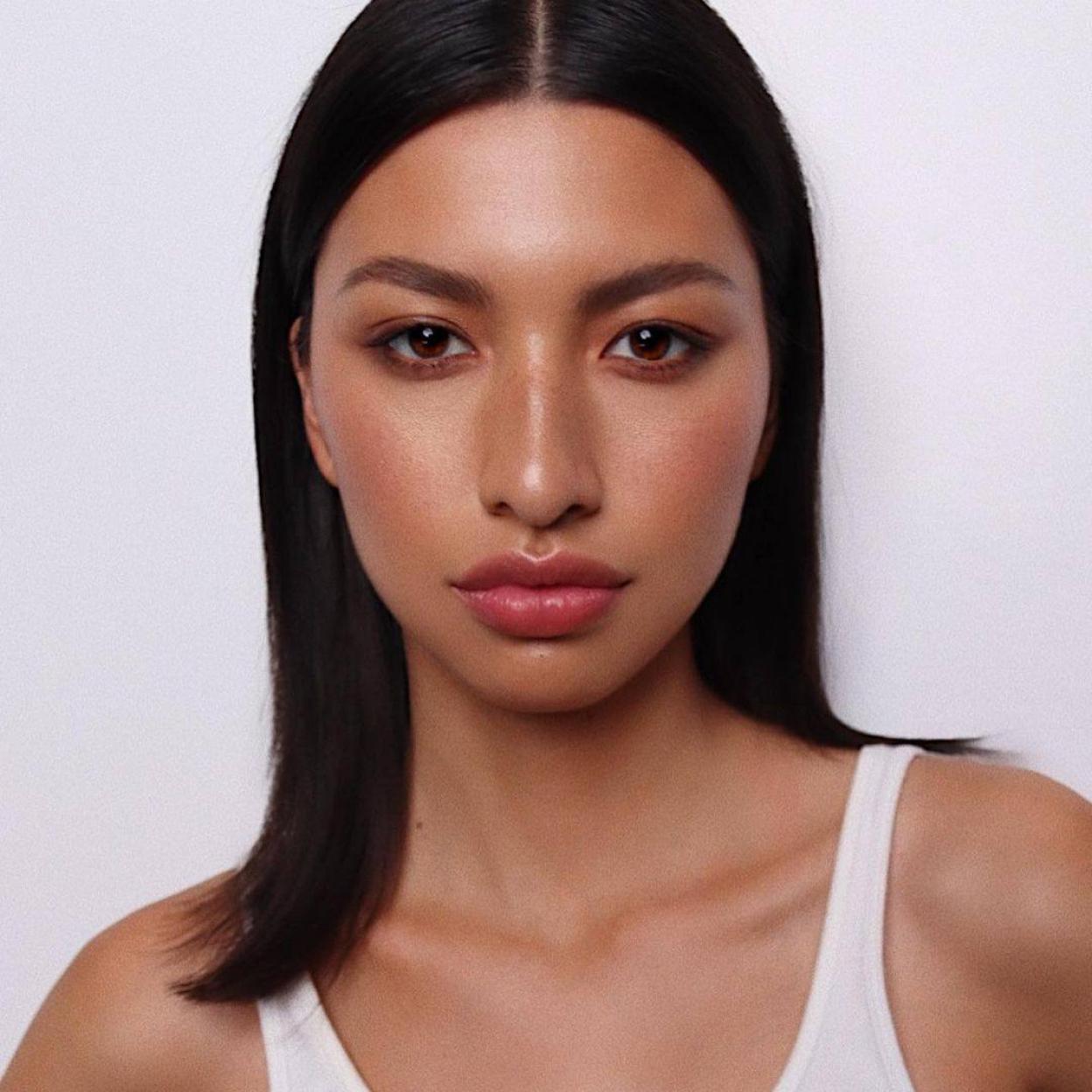 Tres sérum con té negro, el ingrediente antioxidante con acción antiedad que revitaliza y mejora el aspecto de las arrugas