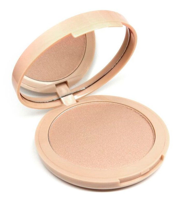 Glowcomotion, disponible en Primor, es un iluminador en polvo que se puede utilizar como iluminador además de como sombra de ojos, pudiendo iluminar la zona del lagrimal. Su acabado es ligero y proporciona una iluminación intensa a la piel con acabado glitter. (2,99 euros)