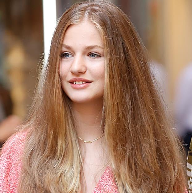 La princesa Leonor y el vestido de Mango que más favorece: así es el look low cost que ha lucido en las vacaciones en Mallorca