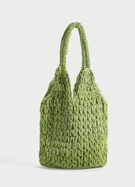 Imagen - Bolso de Oysho, en tejido natural.