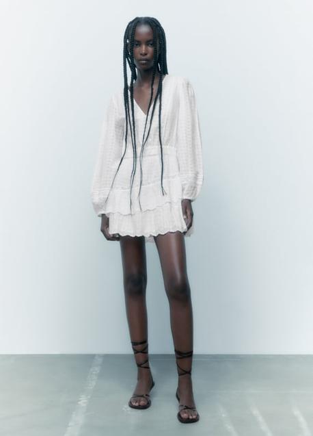 Imagen - El vestido blanco bordado más romántico de Zara.
