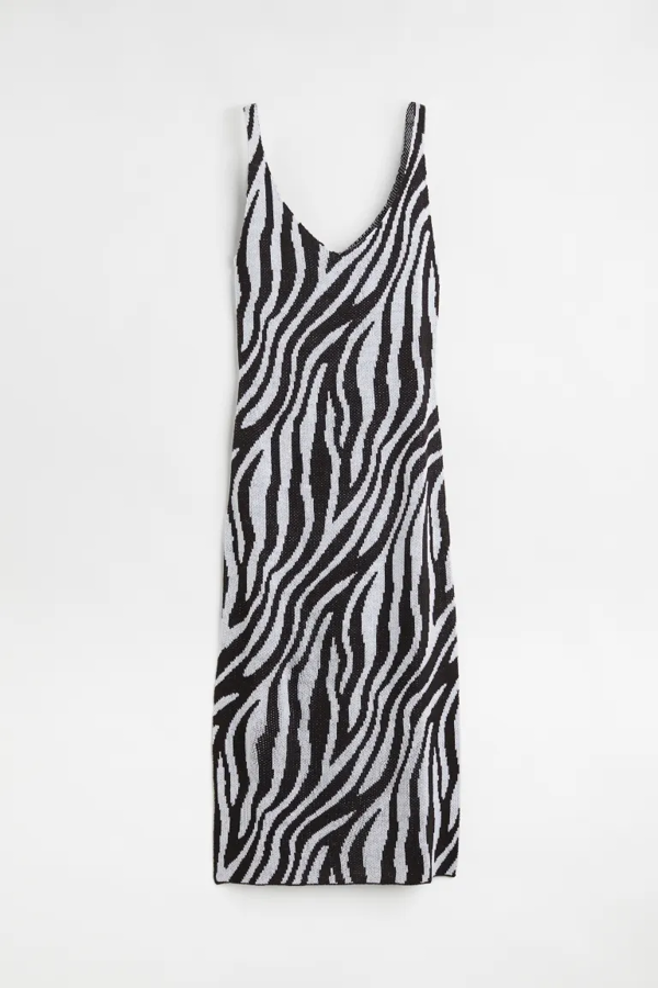 Con diseño de tubo y de largo midi (29,99 euros).