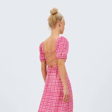 Imagen secundaria 1 - Aprovecha las rebajas para hacerte con el vestido por muy poco dinero