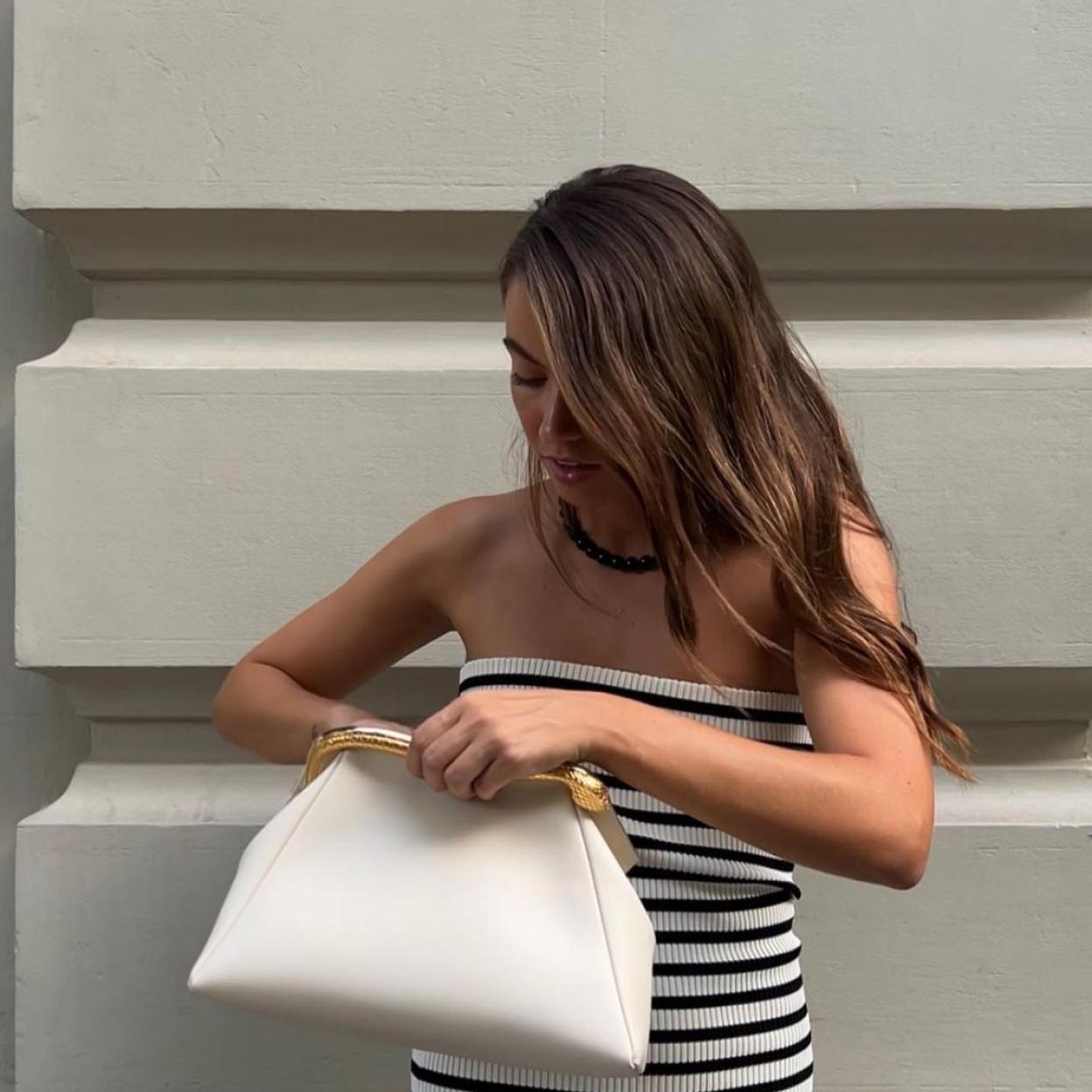 El vestido de rayas más favorecedor de la nueva temporada está en Massimo Dutti