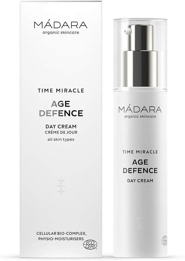 Crema hidratante de día y antiedad para conseguir un rostro rejuvenecido, hidratado y sedoso durante toda la jornada. Gracias a sus propiedades ilumina el cutis cansado y ayuda a mantener el colágeno dérmico natural. Es de Mádara. Precio: 47,95 €.