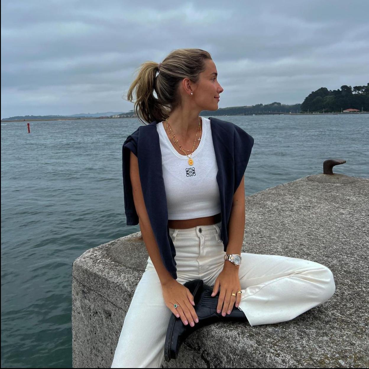 La camiseta básica de lujo que adoran las influencers en versión low cost