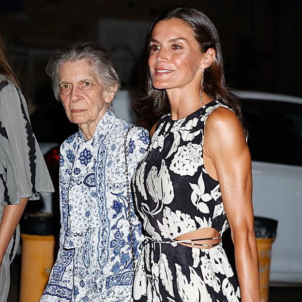 Este vestido de Stradivarius idéntico al de la reina es una versión aún más low cost