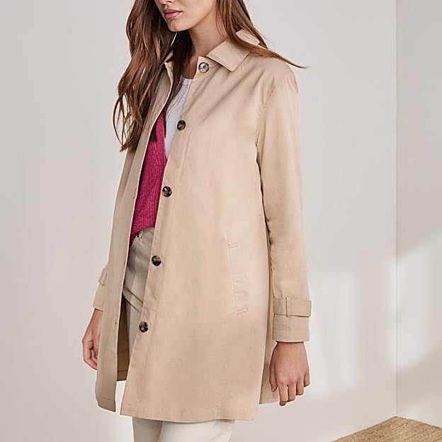 Una gabardina impermeable de Yerse.