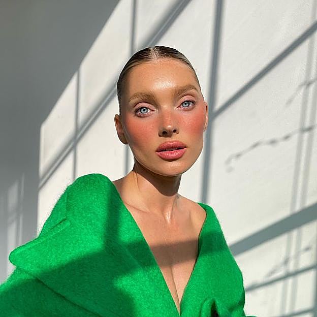 El truco fácil para una mirada menos cansada e hidratada es esta pomada de farmacia barata