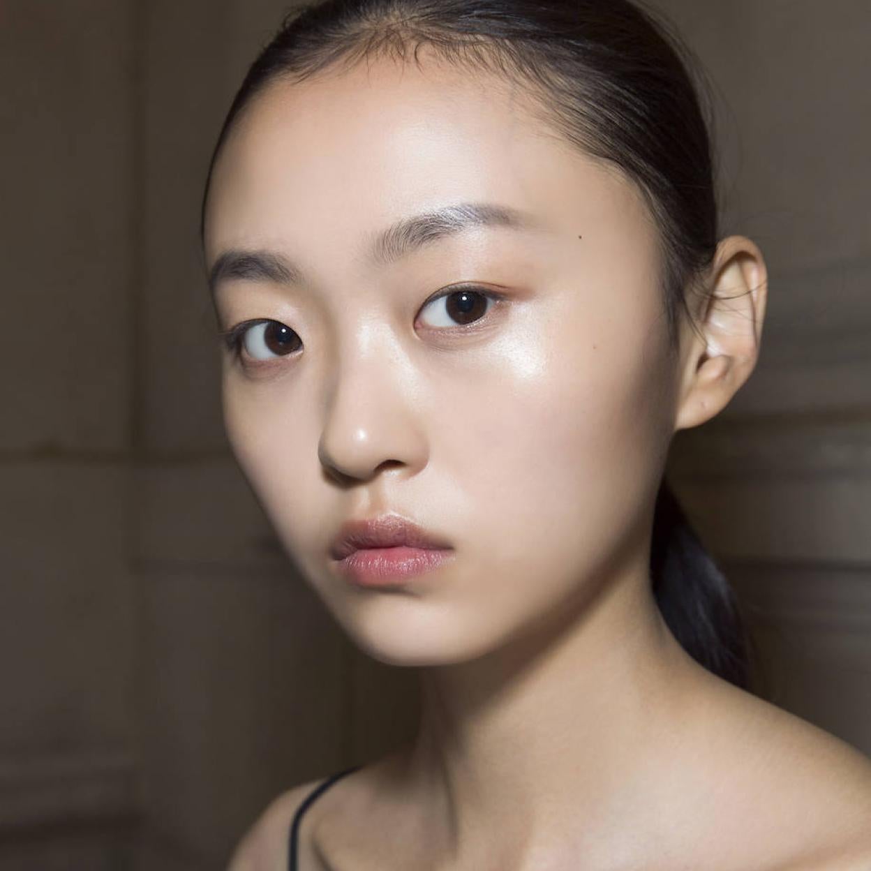 Los sérums de ácido hialurónico favoritos de las coreanas para una piel rejuvenecida