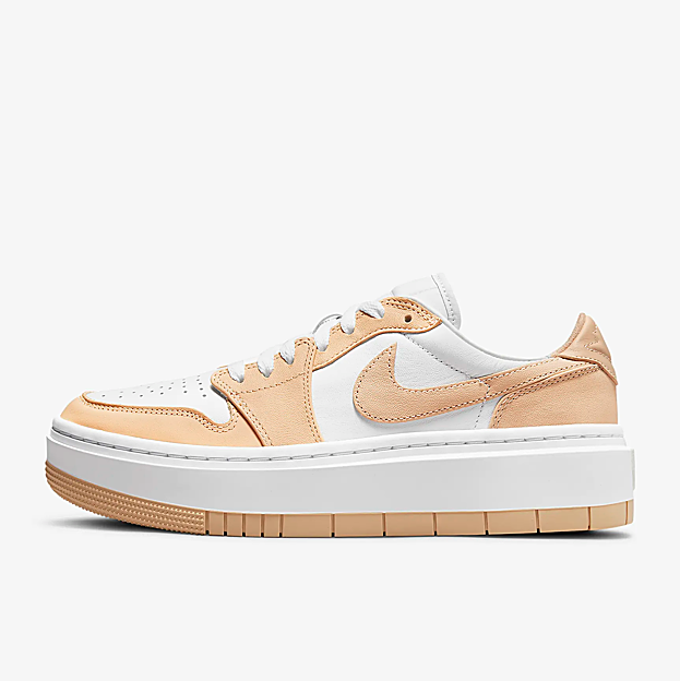 Imagen principal - Arriba, las deportivas Nike Air Jordan Low; debajo a la izquierda, las Reebok Classic; y a la derecha, las Buffalo.