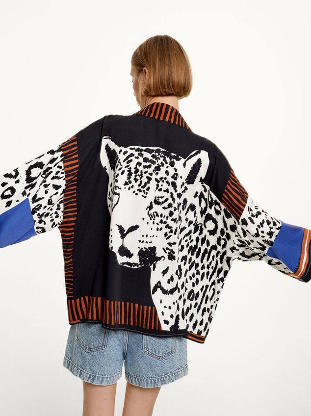 Para las más atrevidas, hemos escogido este modelo abierto con un leopardo estampado.