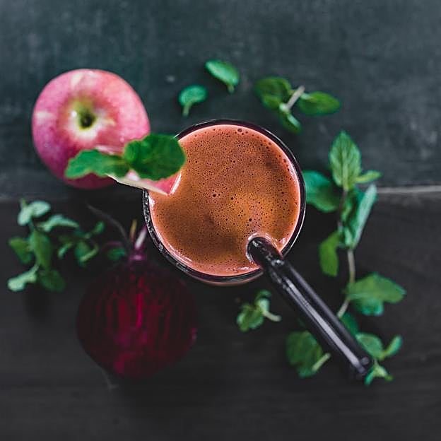 Zumo de zanahoria y manzana. 