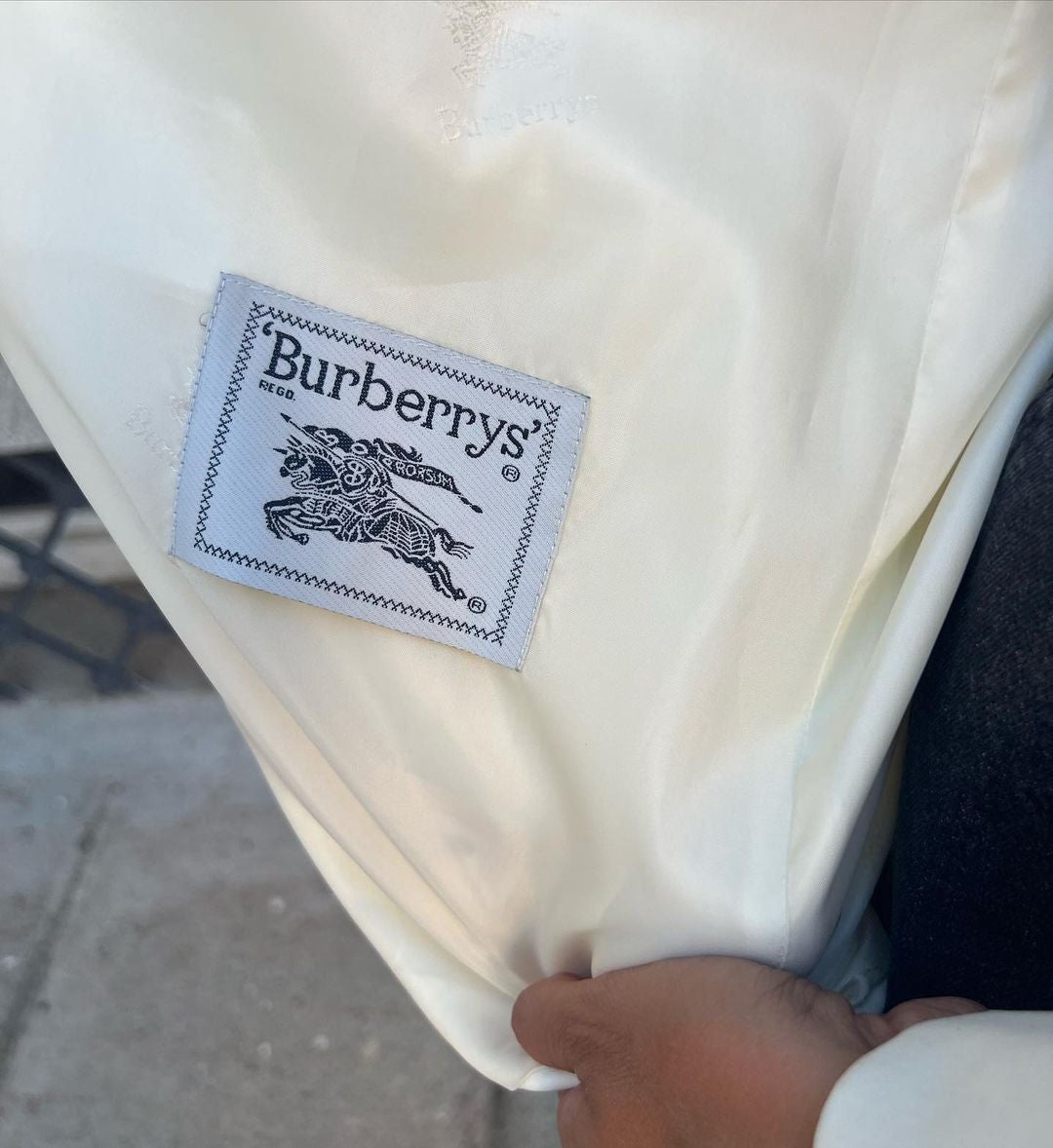 Imagen principal - Blazer blanco vintage de Burberry