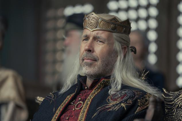 Interpretado por Paddy Considine (Informer), Viserys Targaryen asciende al Trono de Hierro tras la muerte de su abuelo, Jaehaerys I Targaryen, tras ser elegido por el Gran Consejo para ser rey. Es padre de Rhaenyra Targaryen y hermano de Daemon Targaryen. Le preocupa no tener un heredero varón que le suceda. 