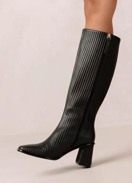 Imagen - Botas altas con rayas verticales de Alohas, 230€.