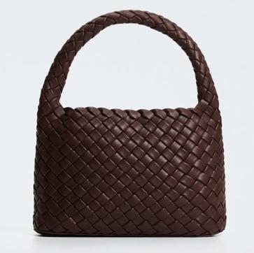 Imagen secundaria 1 - Bolso trenzado granate de Mango.