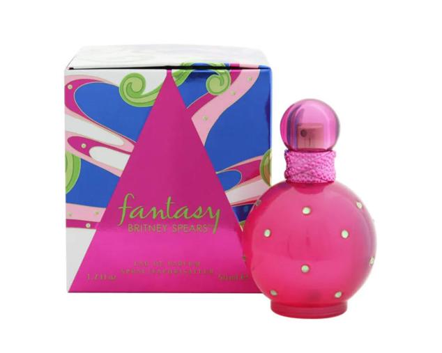 El frasco de Fantasy de Britney Spears emula a una poción de amor y cuenta con cristales de Swaroski.