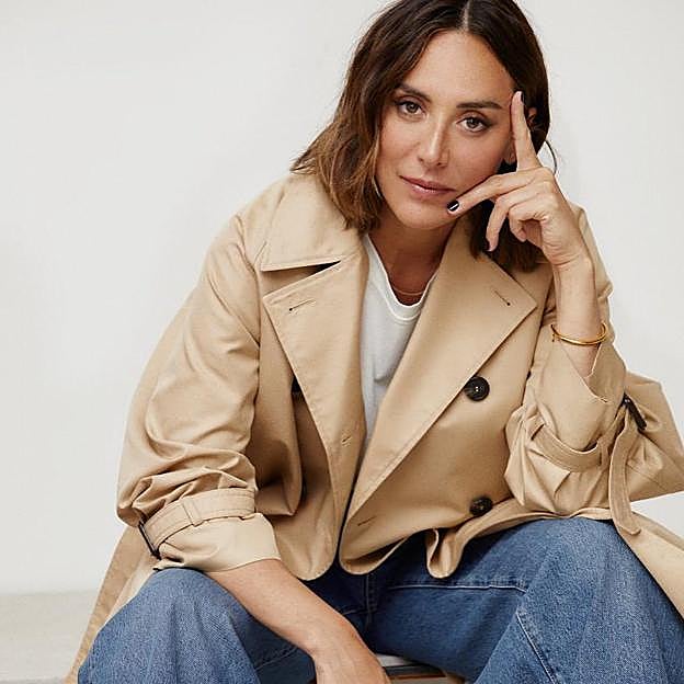 El básico infalible para el otoño de Tamara Falcó es una gabardina beige que puedes fichar en rebajas