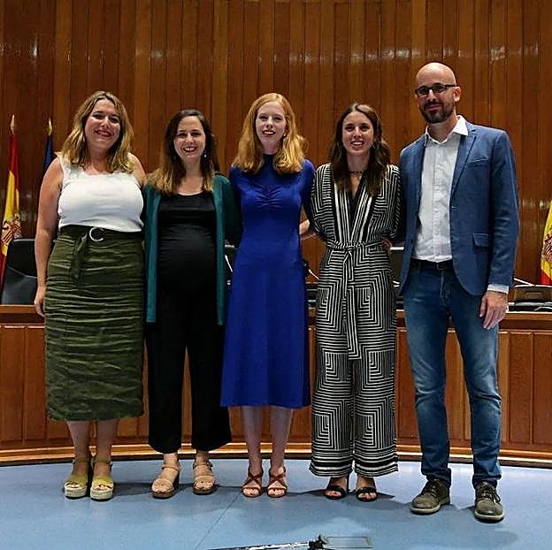 Irene Montero con un mono de Mango.