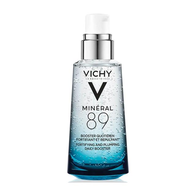 Tónico estimulante diario, fortificante y potenciador que aporta una hidratación de larga duración, al tiempo que proporciona propiedades reconfortantes y revitalizadoras. Enriquecida solo con 11 ingredientes, incluidos el ácido hialurónico y un 89 % del agua termal mineralizante de Vichy, esta fórmula fresca y ligera, con textura en gel, fortalece la barrera de la piel para protegerla contra la contaminación y las agresiones medioambientales. Precio: 29,45 euros en LookFantastic. Cómpralo aquí