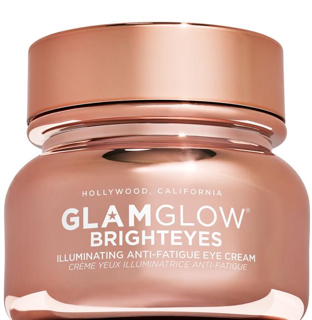 La combinación de cafeína y ácido hialurónico de Bright Eyes permite aportar frescura y luminosidad a la mirada. Además de reducir las ojeras, su uso continuado ayuda a reducir las líneas de expresión, mientras que, suaviza el área del contorno de los ojos. (39,99 euros) 