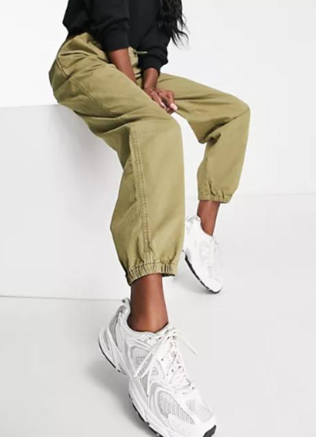 Imagen - Pantalones cargo de ASOS. 