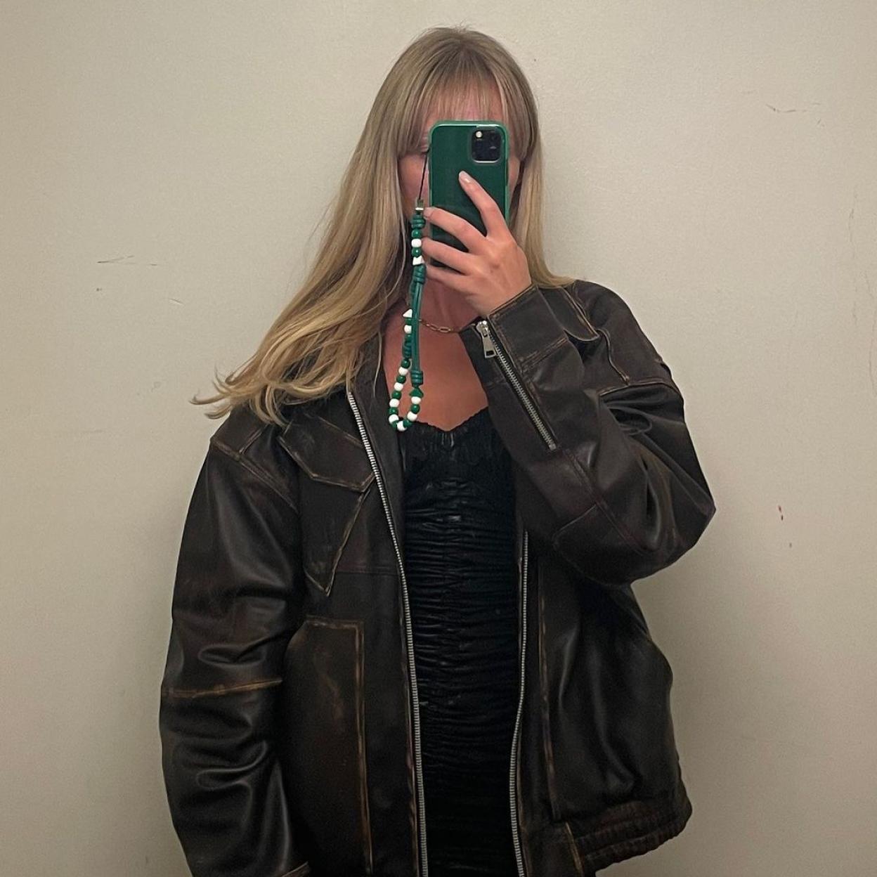 Chaquetas de cuero oversize, el clásico favorito de las nórdicas