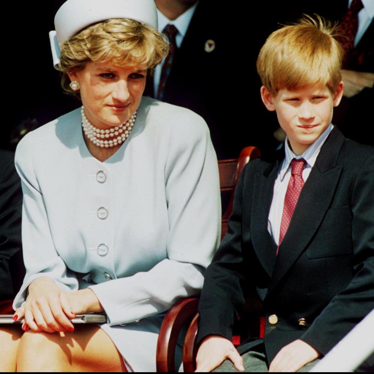 La princesa Diana con sus hijos Guillermo y Enrique.