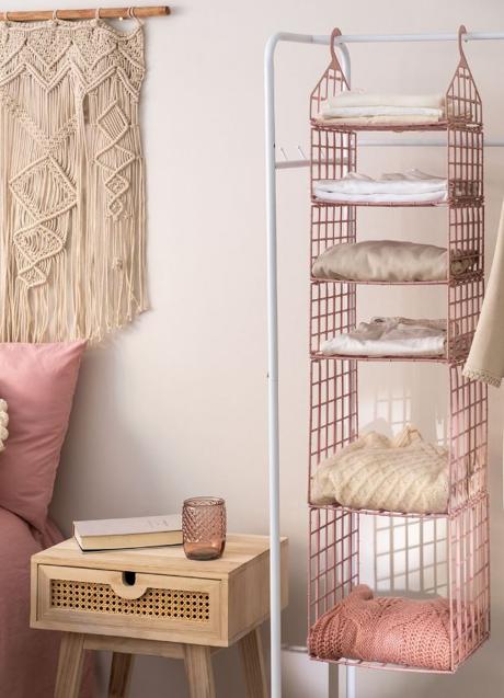 Imagen - Las camisetas se pueden guardar perfectamente dobladas en el armario o similar.