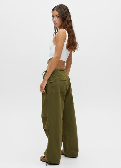 Imagen - Pantalones cargo de Pull & Bear. 