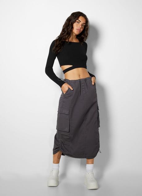 Imagen - Falda cargo en color gris de Bershka. Foto: Bershka.