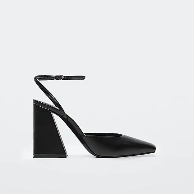 Los zapatos de Mango.