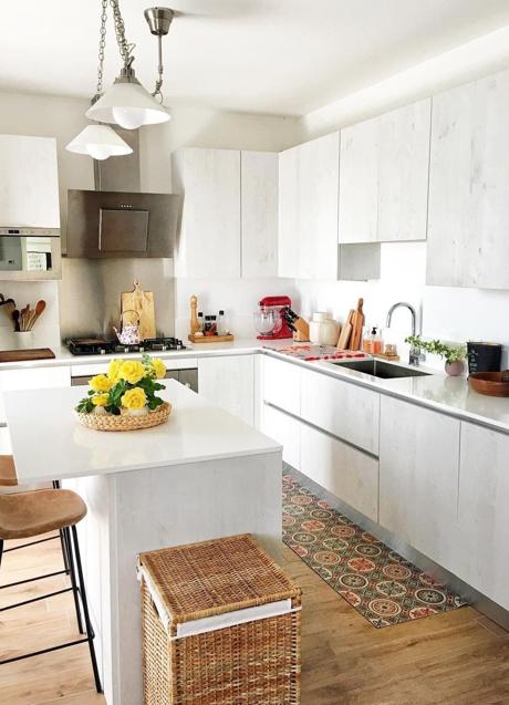 Imagen - Las islas de cocina totalmente blancas son perfectas para conseguir una cocina moderna.