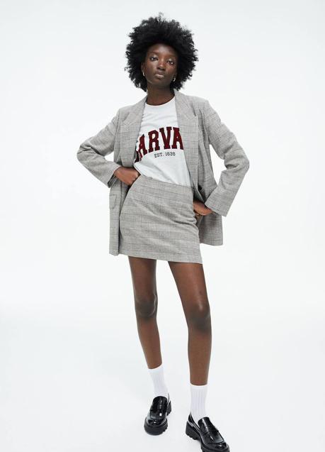 Imagen - Traje de americana y falda con estampado a cuadros gris