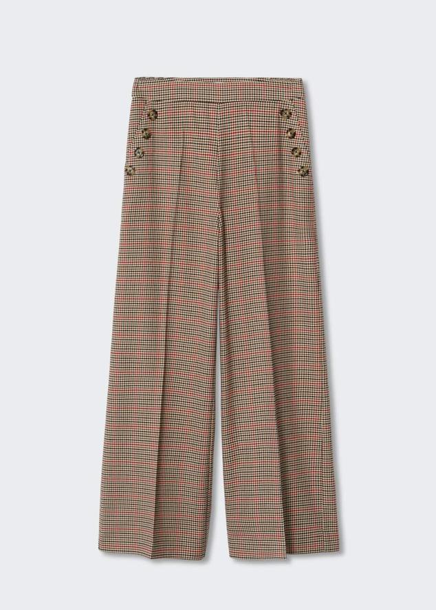 Los tonos lisos suelen ser los más populares en este tipo de prenda, pero siempre hay espacio para los estampados. Pantalón culotte con estampado de cuadros de Mango (29,99 euros). 