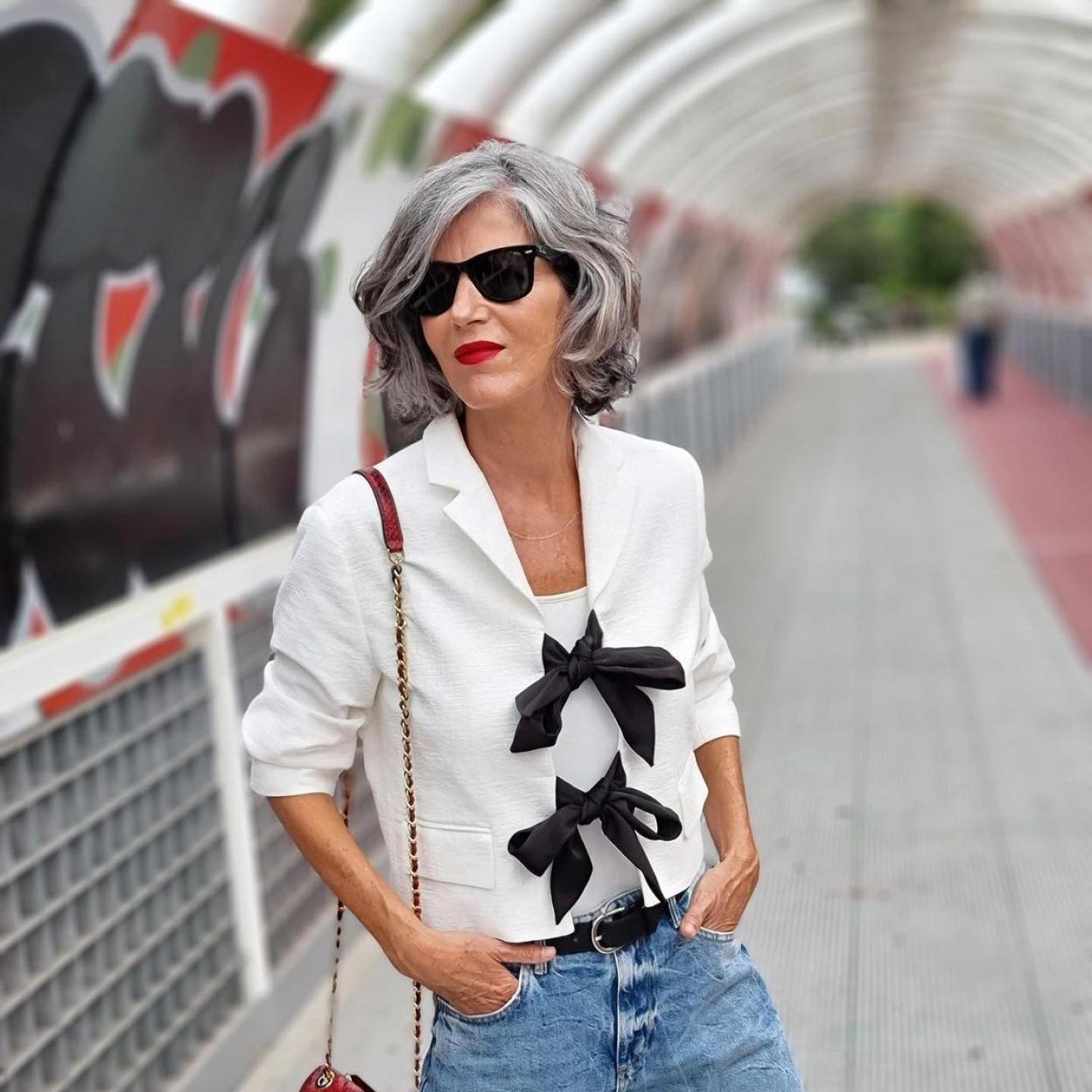 El blazer con lazos de Zara que compraron las mujeres de 50 en verano