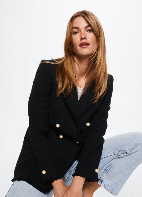 Imagen - Blazer negra de tweed con botones perla
