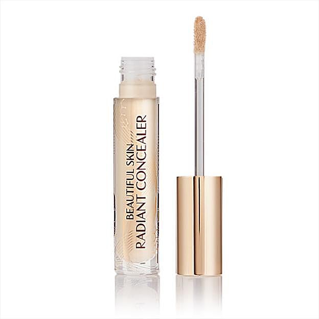 Corrector Beautiful Skin Radiant Concealer de Charlotte Tilbury (30 euros).
