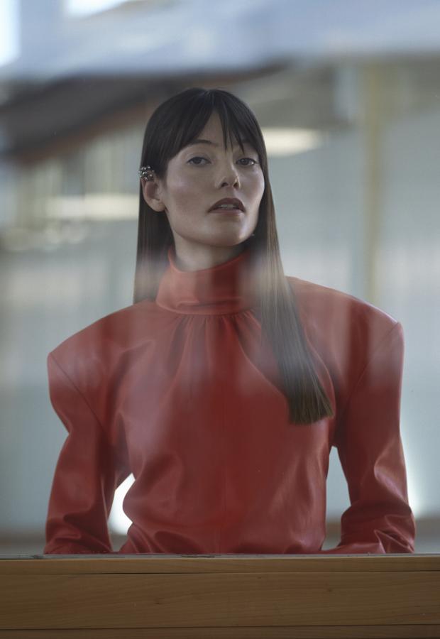 Body de Sportmax y pendiente de Givenchy.