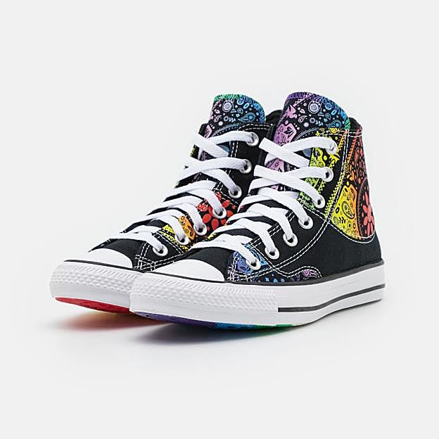 Converse estampadas, en ASOS. 