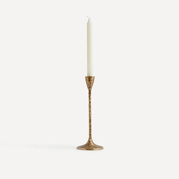 Los candelabros aportan elegancia y sofisticación en cualquier rincón.