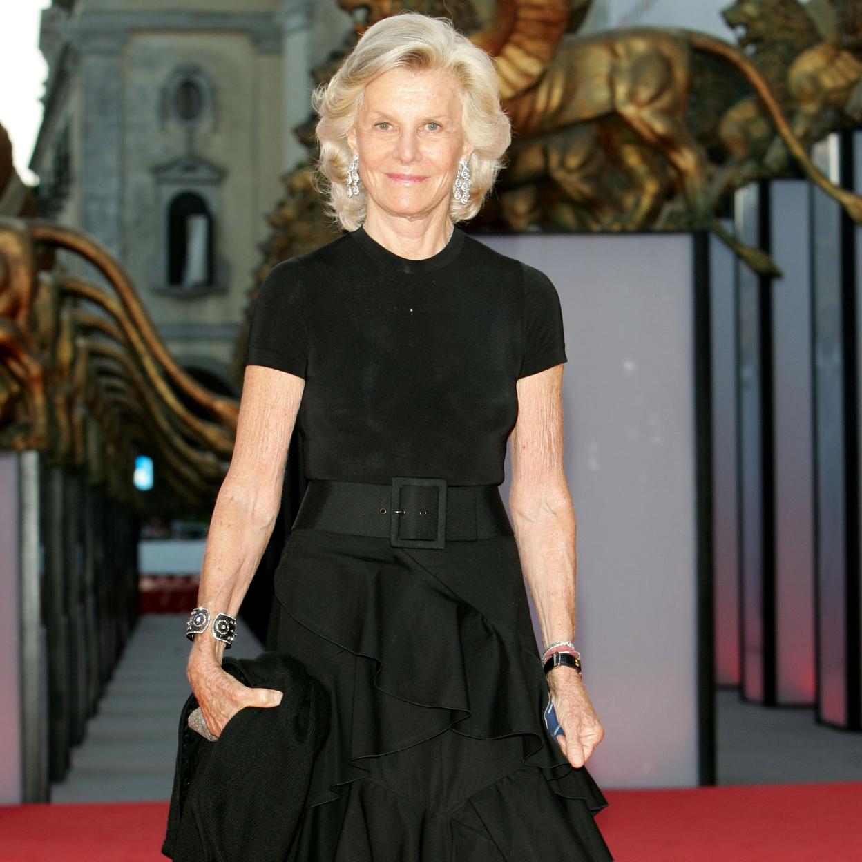 La condesa Marina CIcogna, nieta del fundador de Festival de Venecia, el conde Giuseppe Volpi, en una de sus recientes apariciones en la alfombra roja del Palazzo de Cinema del Lido. 